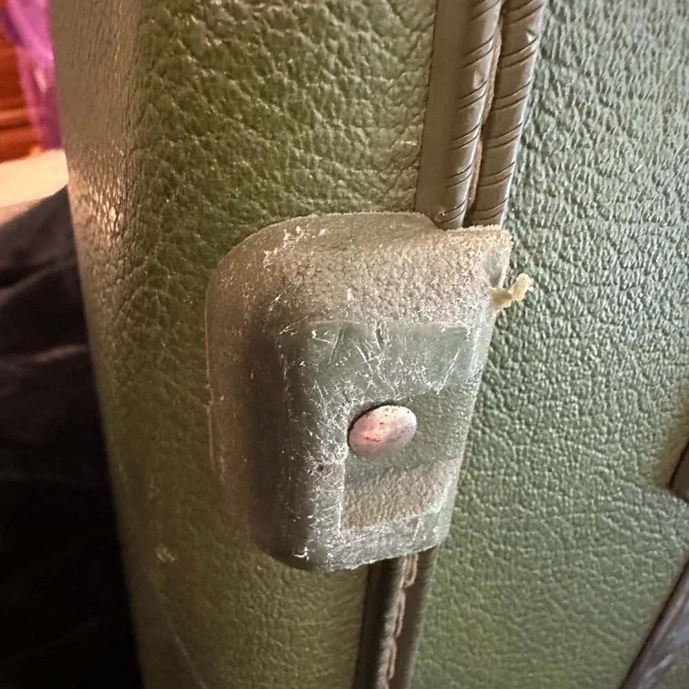 Vintage AMERICAN TOURISTER Hard-Shell Suitcase in Olive Green